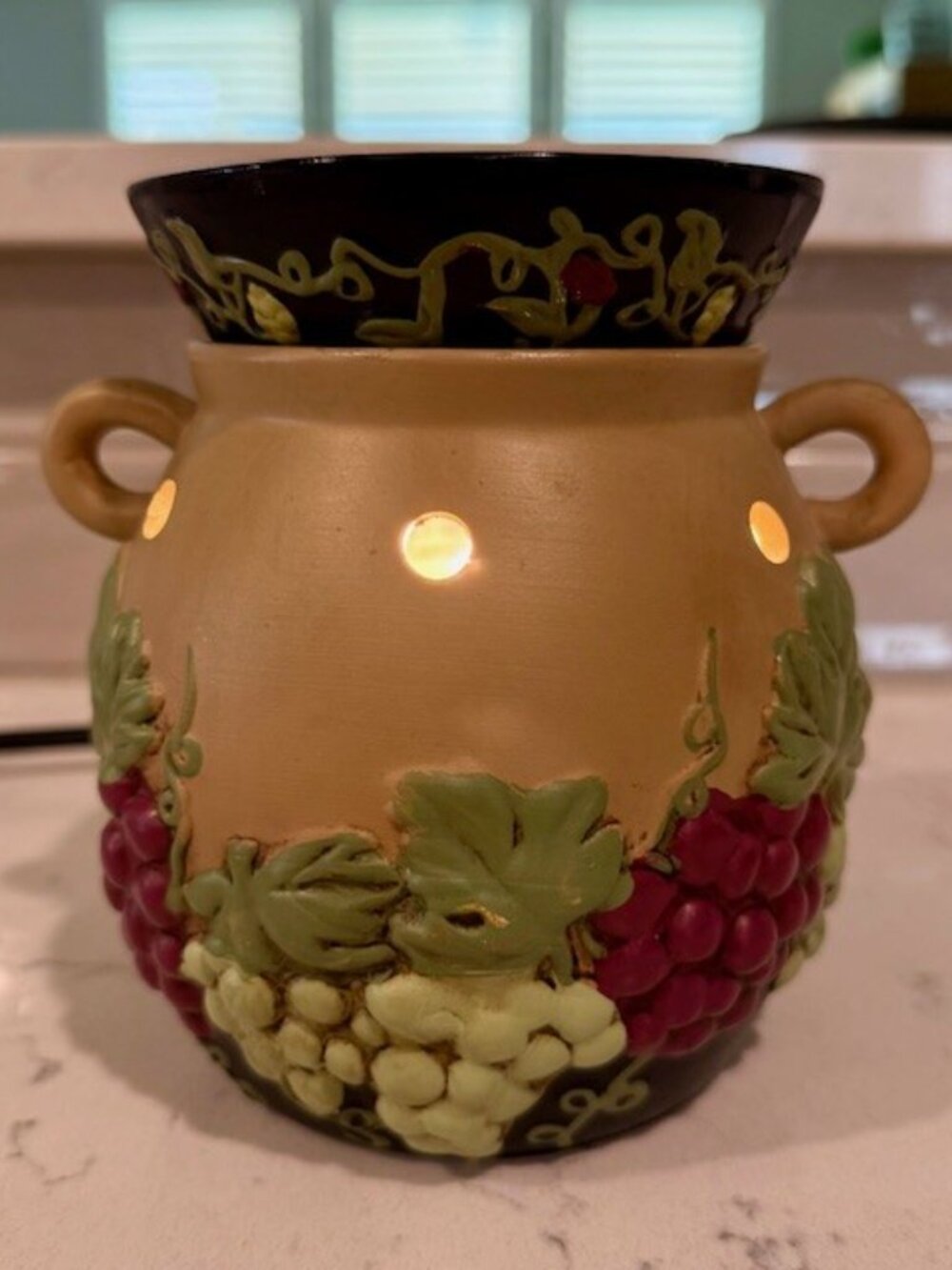 SCENTSY "Grapevine" Full-Size Warmer